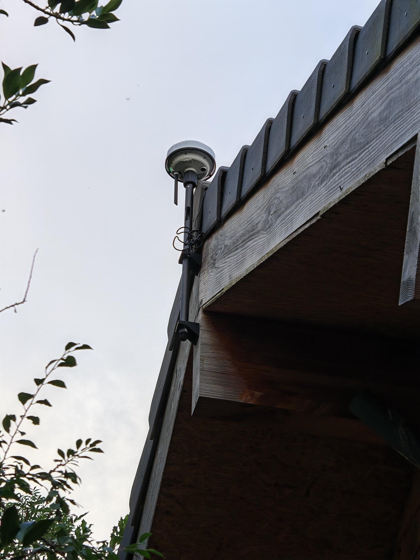 Luba 2 / Yuka RTK antenna wall mount. Adjustable offset